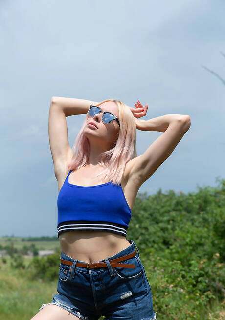 Stunning 18 offers a free photo gallery with Maria Rubio demonstrating hot body